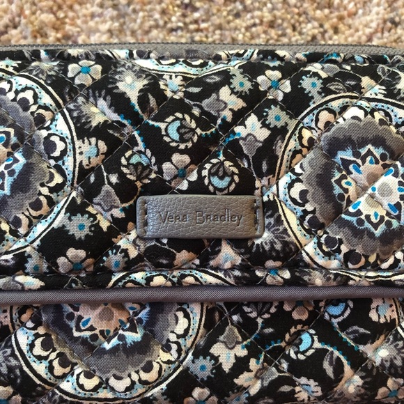 Vera Bradley wallet with wrist handle - Picture 2 of 5
